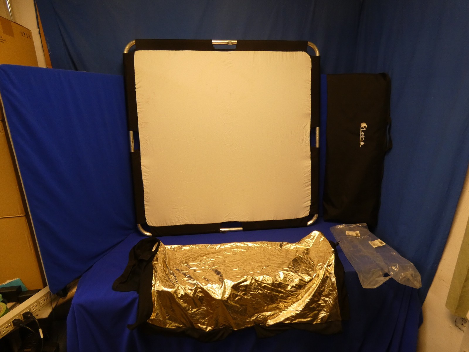 Lastolite Collapsible Background w/Frame, Skylite Sunfire Fabric, Stop Diffuser